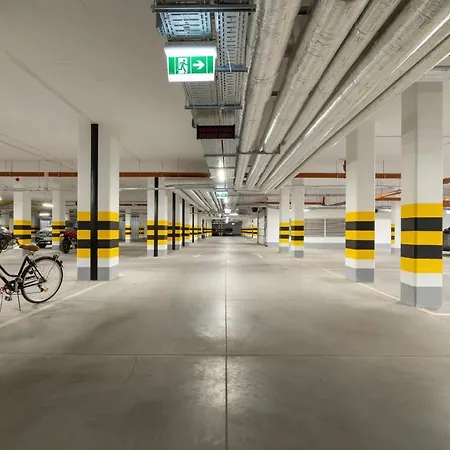 Hotell Lokum Salsa With Balcony & Parking Cracow By Renters Kraków