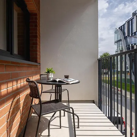 Hotell Lokum Salsa With Balcony & Parking Cracow By Renters Kraków